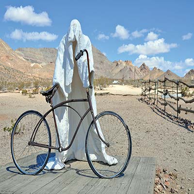 Goldwell Open Air Museum near Rhyolite Las Vegas Glitz Think flashing - photo 14