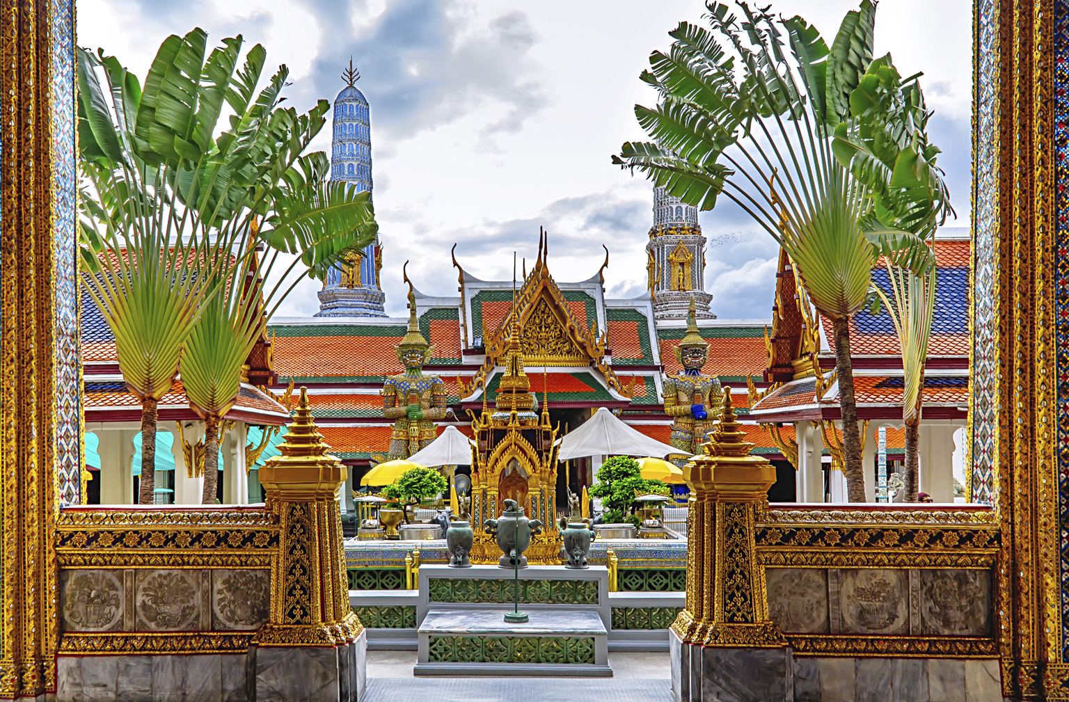 The enthralling Wat Phra Kaeo Phaisan Thaksin Hall This hall is not open to - photo 21