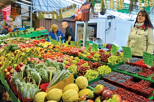 A fruit stand at March Atwater Basilique Notre-Dame-de-Montral One - photo 9