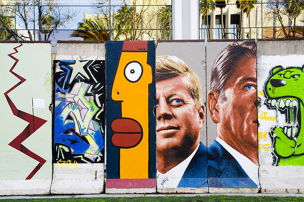 Berlin Wall section on Wilshire Boulevard from the Wende Museum RICHARD - photo 15