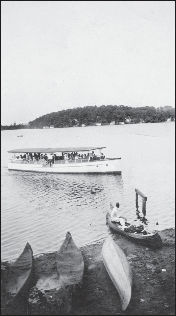 If one did not want to get wet boating was an ideal option to enjoy the lake - photo 6