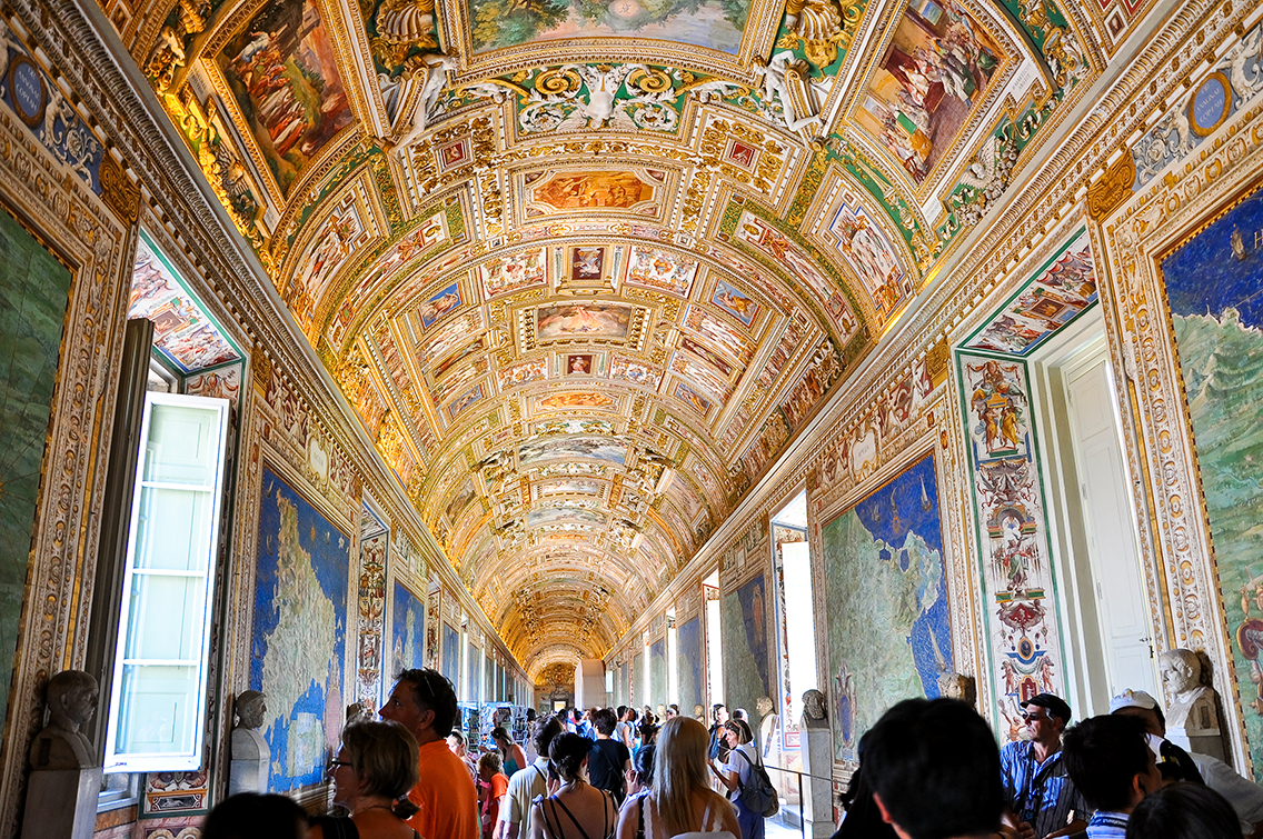 LORNET SHUTTERSTOCK Rome Top Sights The Vaticans majestic showpiece - photo 9
