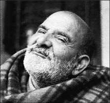 Maharaj-ji Photo by Balaram Das To Maharaj-ji A man in a blanket who died - photo 2