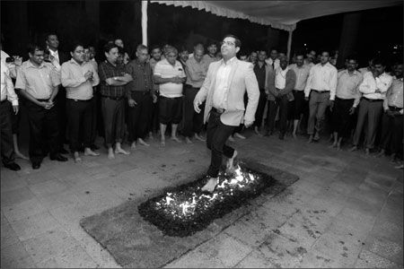 Firewalking session with Mitesh Khatri Contents - photo 2