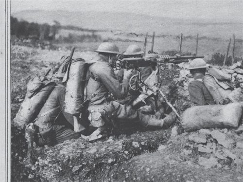 A US Army machine-gun team prepares for action on the Western Front By 1918 - photo 4