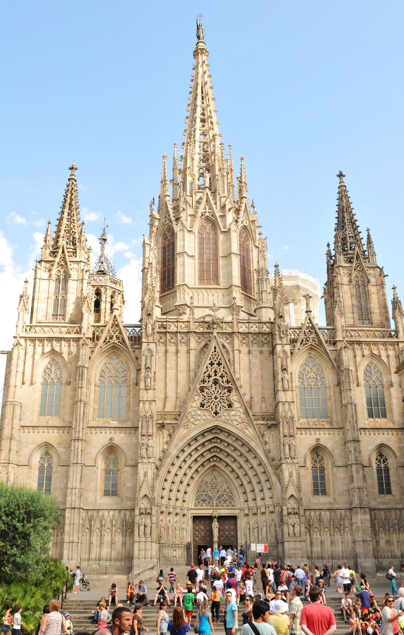 Barcelonas 13th-century cathedral has a magnificent faade and a quiet cloister - photo 4