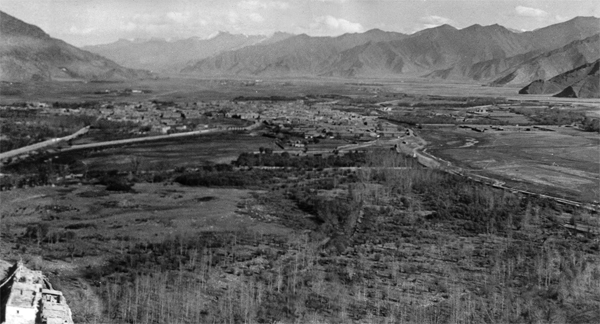 The Gyatso Tashi family house in Lhasa 1998 Photo by Andre Alexander My - photo 2