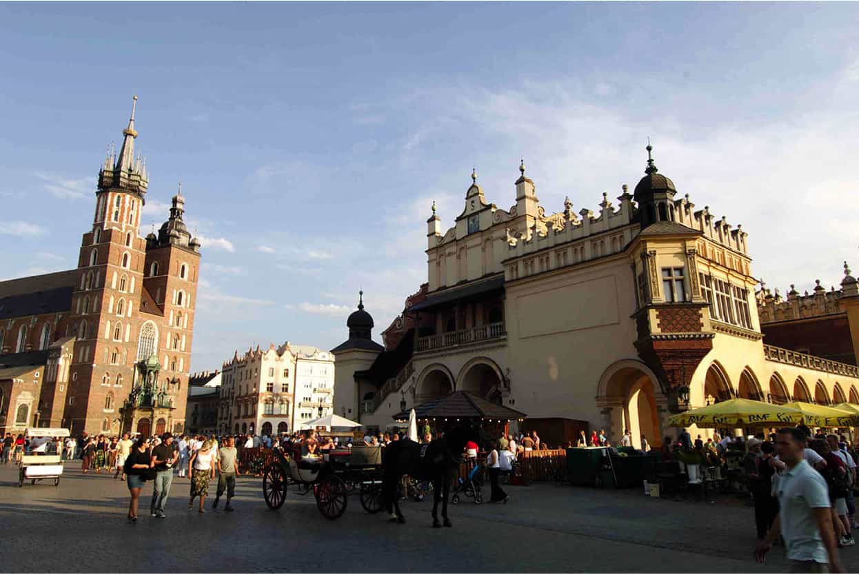 Top Attraction 1 Gregory WronaApa Publications Rynek Gwny The medieval market - photo 4