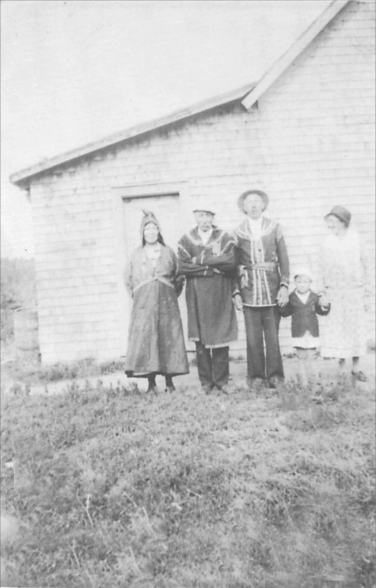 Isabelles parents Deodis and John Knockwood pose on the right with their - photo 3