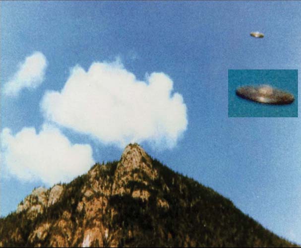 CLOSE ENCOUNTERS AND BEYOND 1970s80s THE X FILES 1990s EVERYONES GOT - photo 5