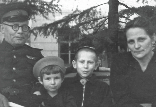 A KGB family Anton and Olga Gordievsky with their two younger children - photo 1