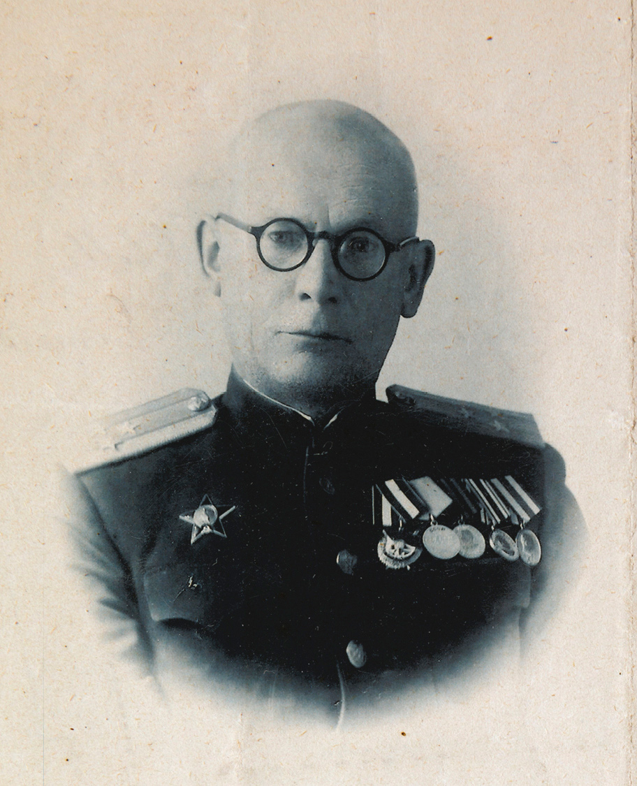 Anton Gordievsky in the KGB uniform he habitually wore The Party is always - photo 6