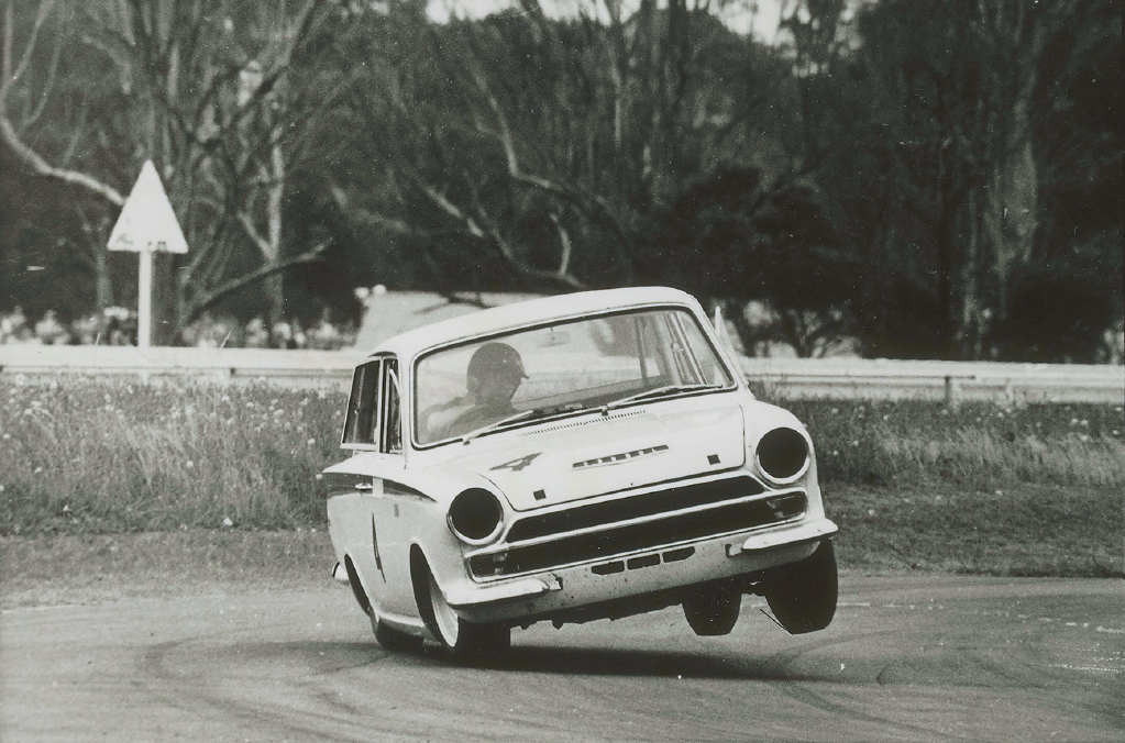 This was the natural body language of the Lotus Cortinatwo wheels perfectly - photo 11