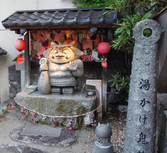 Another oni with an even bigger spiked club guards the entrance to a geyser - photo 2