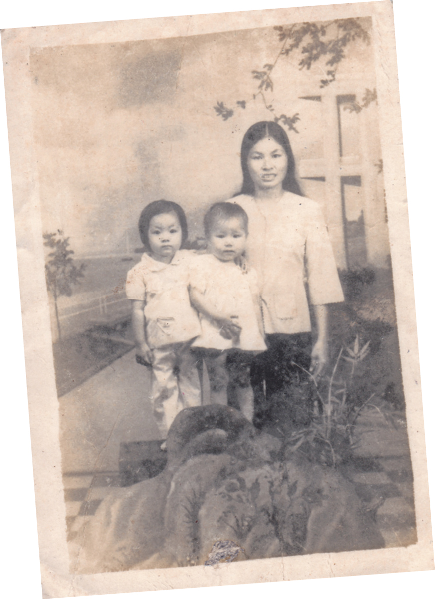 Me 3 years old with my big sister and mummy posing somewhat awkwardly for a - photo 8