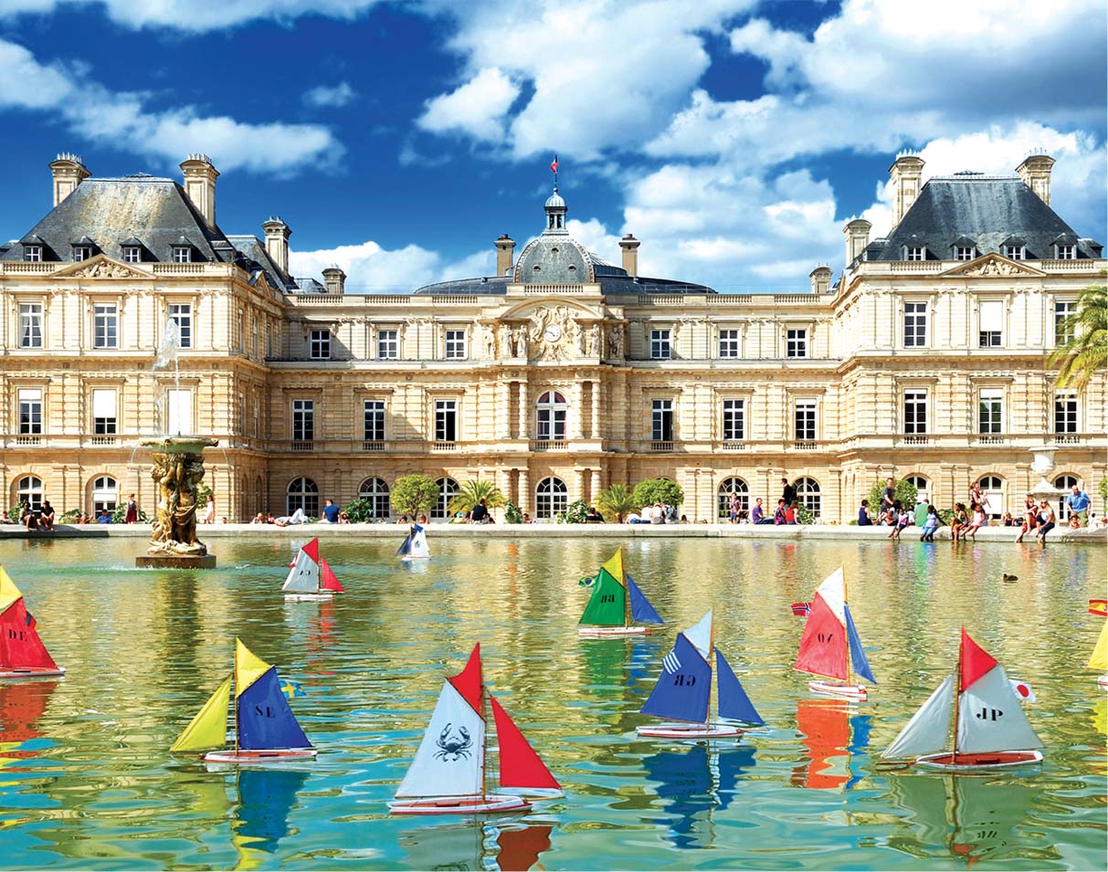 Children can rent vintage toy boats at the Jardin du Luxembourg and set them - photo 24