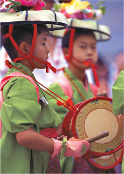 Young taiko drummers on parade A procession of taimatsu torch bearers - photo 16