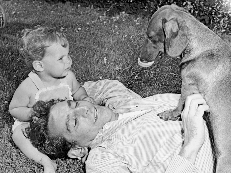 LB Jamie and Henry the dachshund 1953 Knickerbocker News Photo by Bob - photo 2