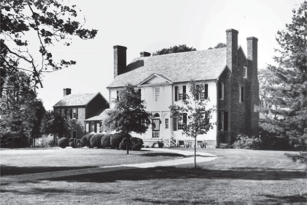 Built by James Craik in 1765 La Grange is a two-story gable-roofed frame - photo 5