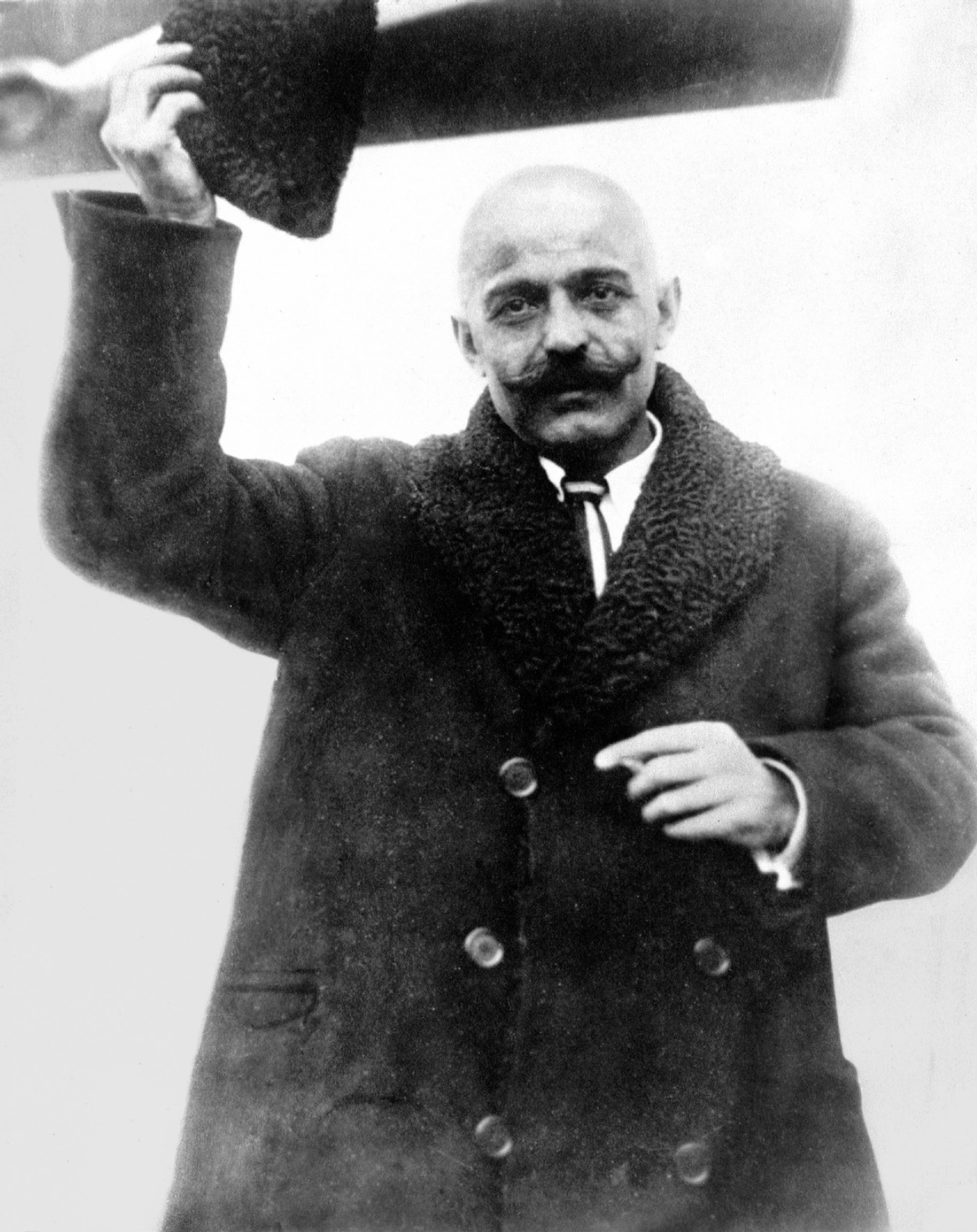 Arriving in New York Harbor 15 January 1924 Gurdjieff salutes America - photo 2