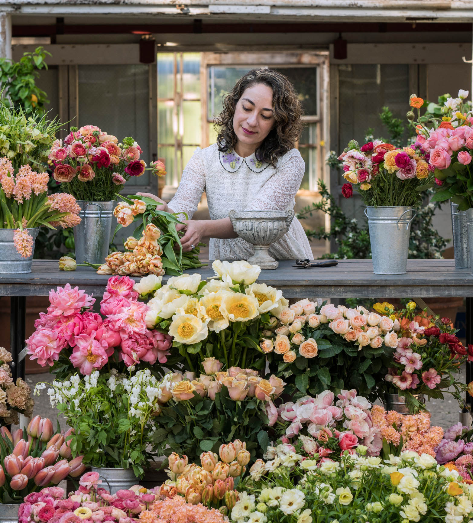 Color Me Floral Stunning Monochromatic Arrangements for Every Season - image 8