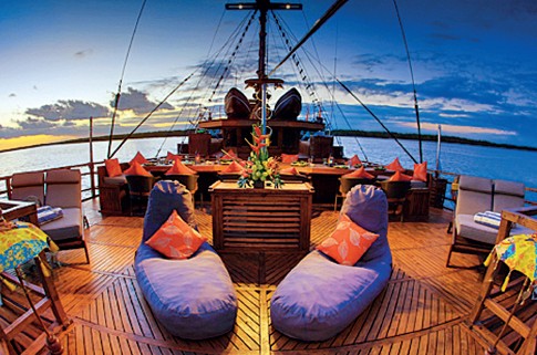 The Arenui has a stunning deck perfect for after dive dining and relaxation - photo 1