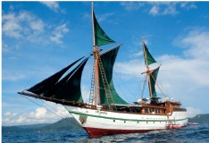 The Tambora liveaboard operates across the archipelago Guests can join as - photo 3