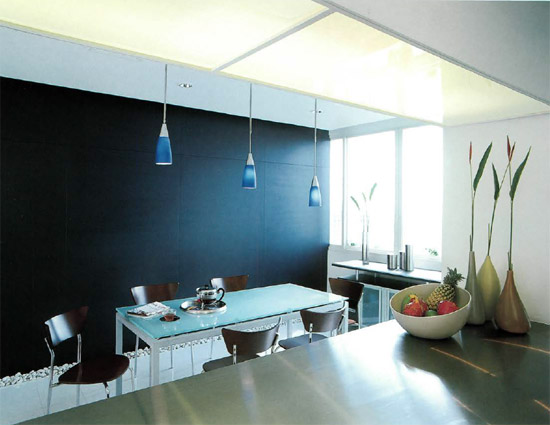 Orbit Design gave this bachelors dining room in Bangkok a slick and sexy look - photo 3