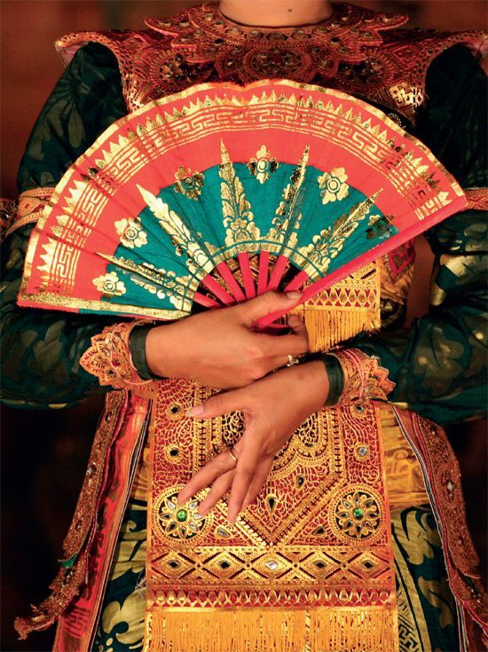 Each stitch of cloth on a Legong dancers costume and even the angle of her - photo 3