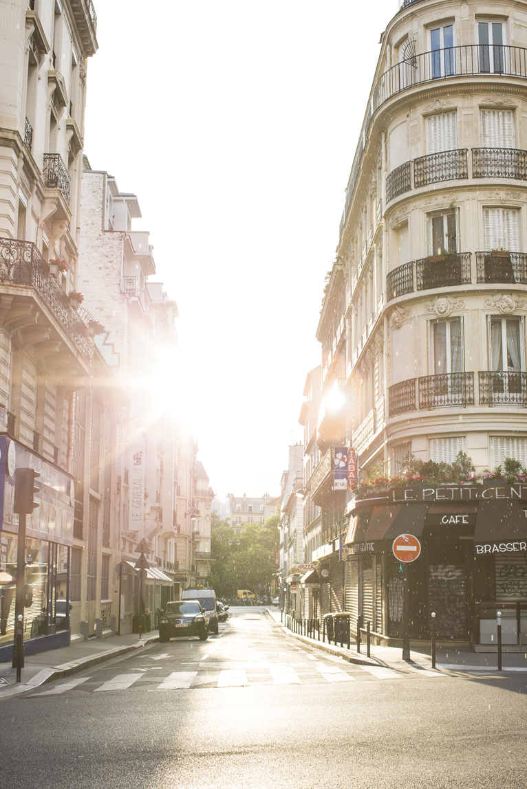 The sun rises on Rue Rampon an unassuming side-street round the corner from - photo 5