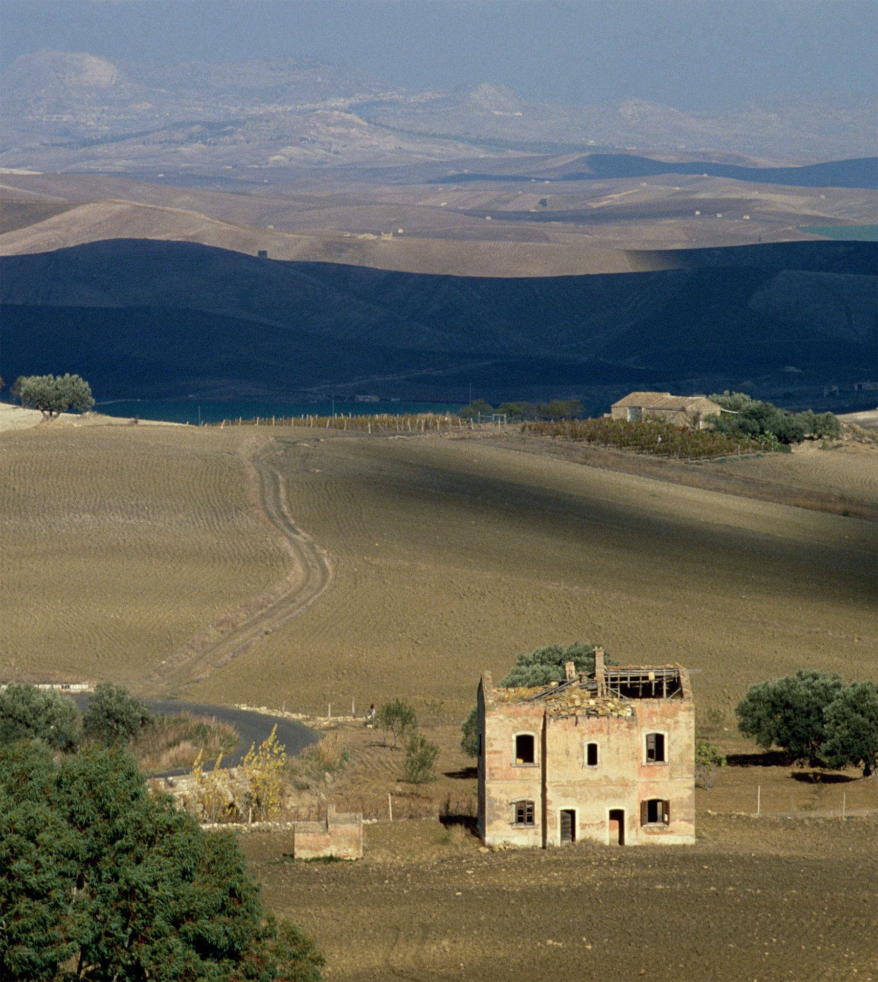 Abandoned The Most Beautiful and Forgotten Places from Around the World - photo 28