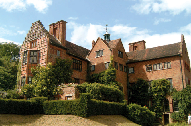 Comfortable relaxed and peculiarly English Chartwell was home to one of - photo 4