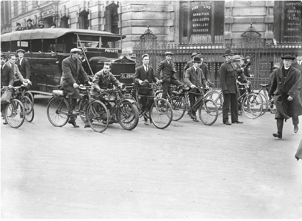 Cyclists at a London bank during the general strike of 1926 Three fellows - photo 14