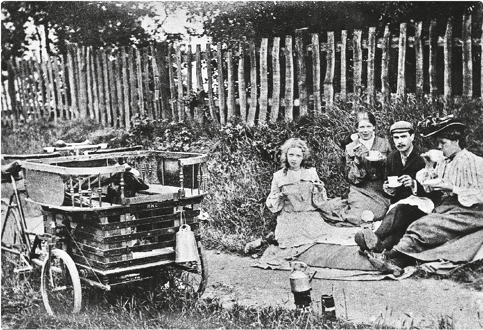 Family picnic in Birmingham c 1900 featuring a Herald Motor Company HMC - photo 6