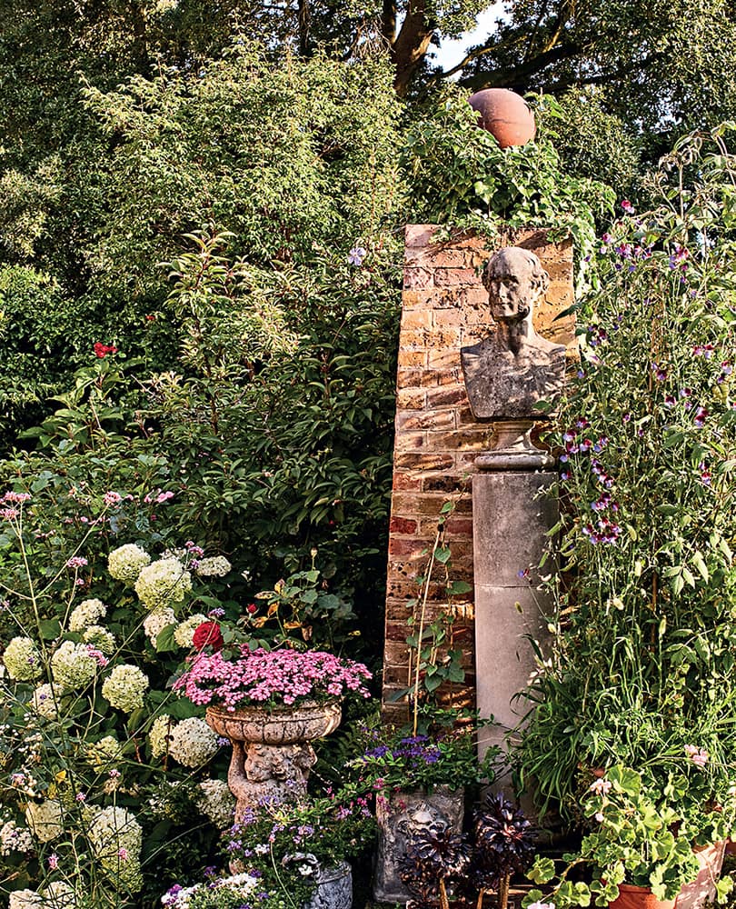 A bust of Prince Albert stands on the steps of the stable yard in Evgeny - photo 11