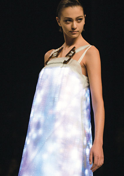 Technology and wearable style combine in the hauntingly illuminated LED dress - photo 2