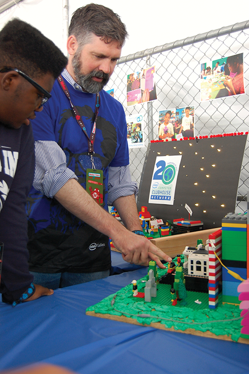 Intels Jay Melican with Clubhouse youth at the Bay Area Maker Faire We believe - photo 3