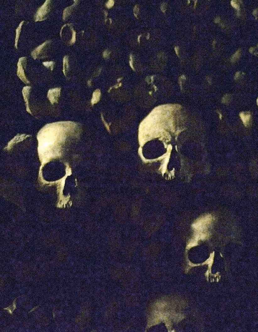 Noel McLaughlin skulls at the Crypt of the Sepulchral Lamp at the Paris - photo 3