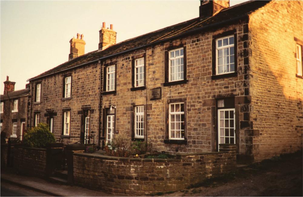 Thomass birthplace Cawthorne Thomas was born in one of these two end houses - photo 7