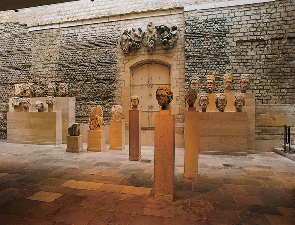 Notre Dame de Paris sculpture room Muse de Cluny Paris To return to less - photo 4