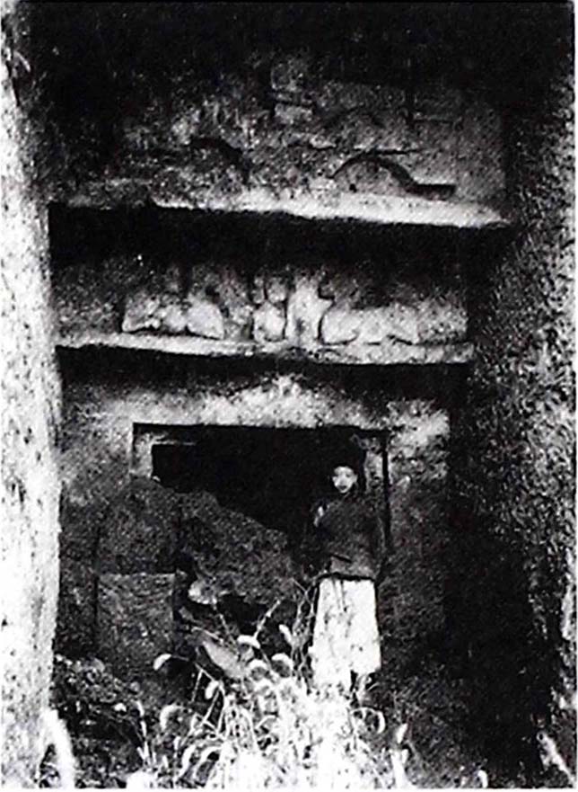 11b ab 11Han rock-cut tombs near Chiang-kou Peng-shan Szechuan - photo 20
