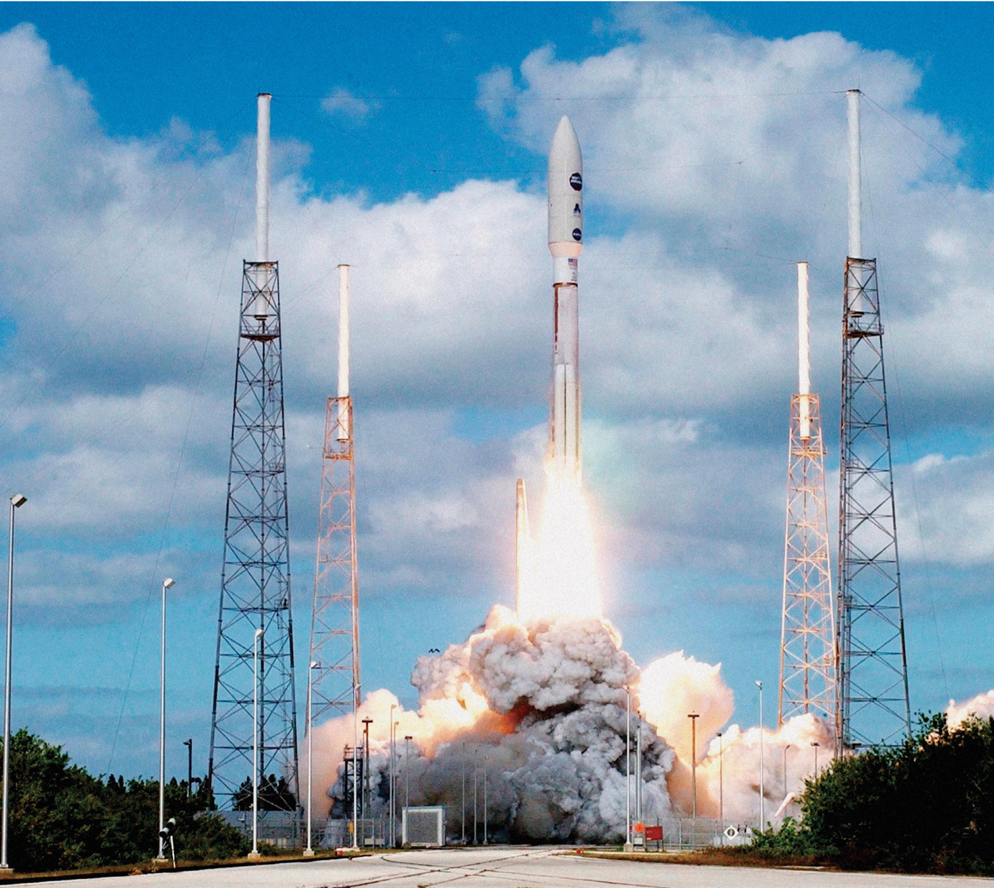 The Atlas 5 rocket that launched New Horizons with its boosters weighed - photo 4