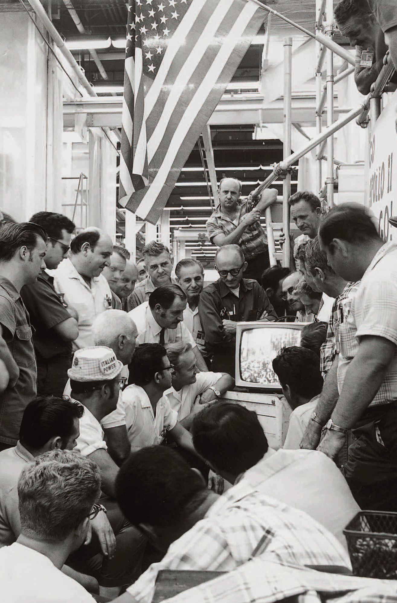 A crowd of workers from Grummanthe company that built the lunar modulesqueeze - photo 2