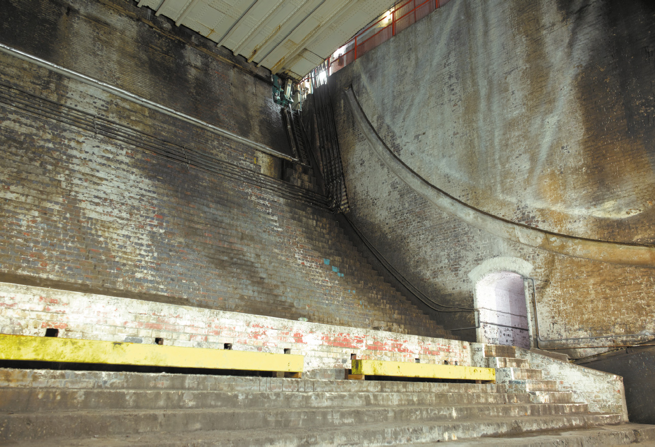 Bascule chamber under the south pier tower of bridge Below this chamber lie - photo 8