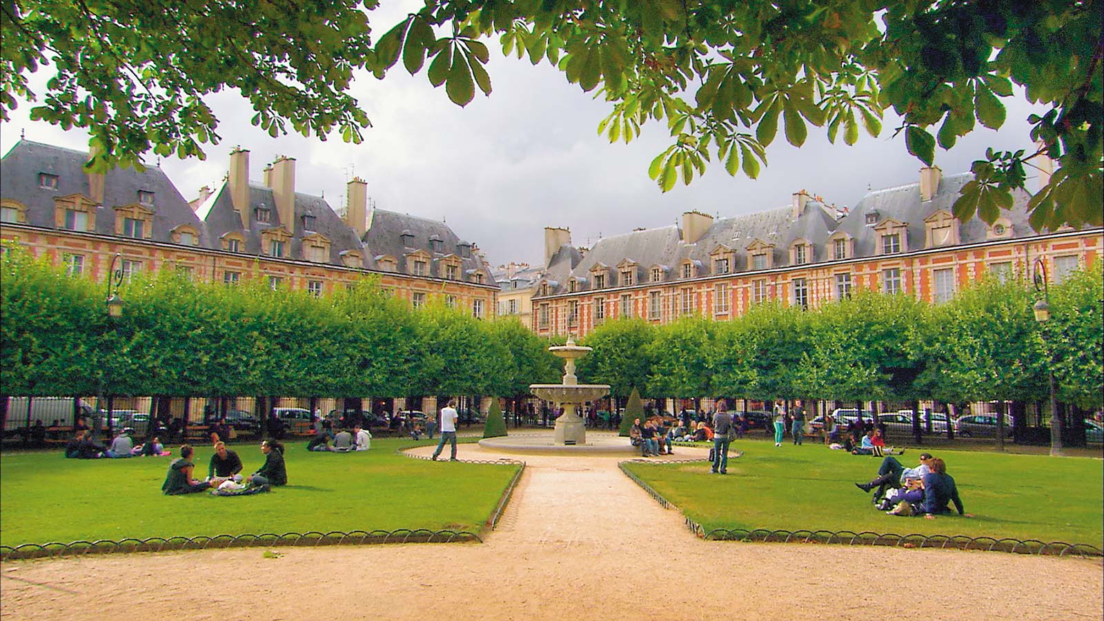 Paris oldest and most appealing square Place des Vosges is central in the - photo 14