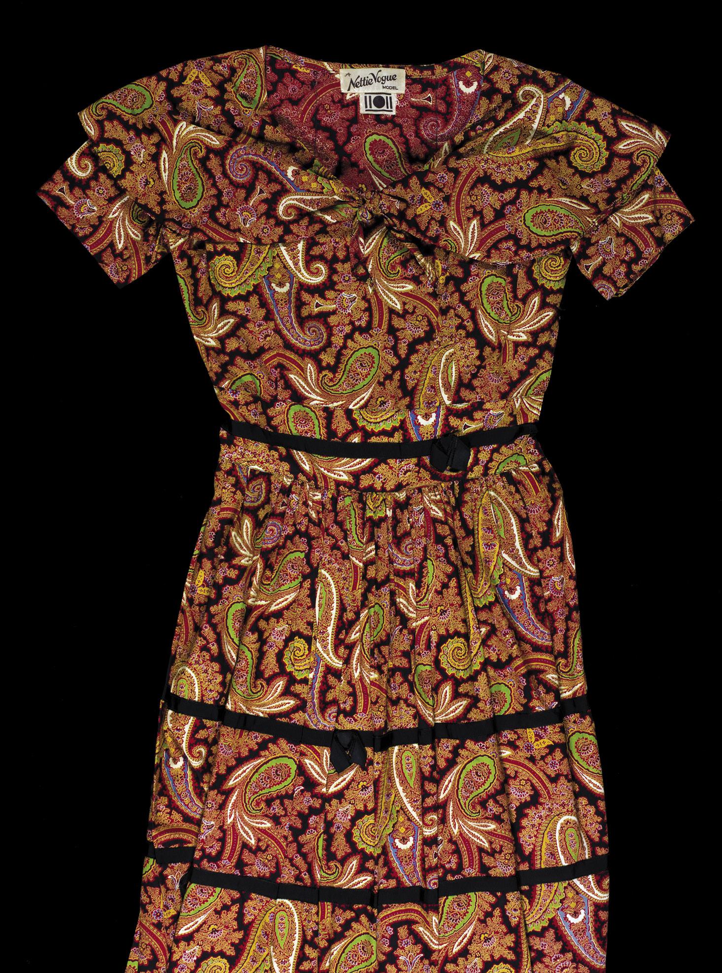 Paisley-print cotton dress by Nettie Vogues Ltd Britain 1948 The Double - photo 4