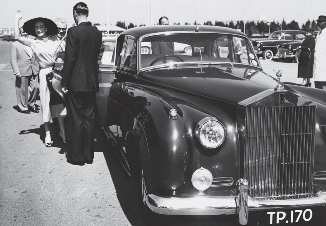 Luxury cars were an important attribute of every VIP Here a chauffeur-driven - photo 5