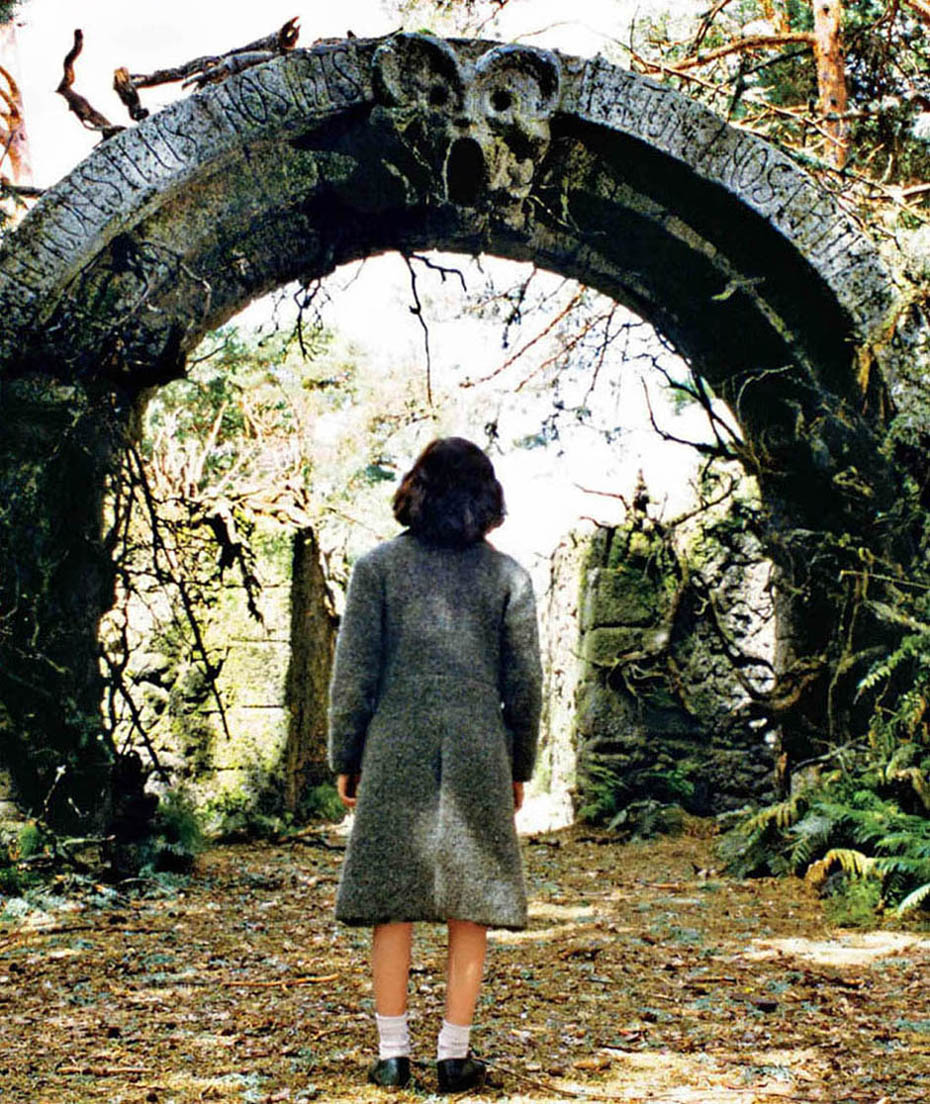 Young Ofelia stands on the threshold of the ancient labyrinth Illustration - photo 2