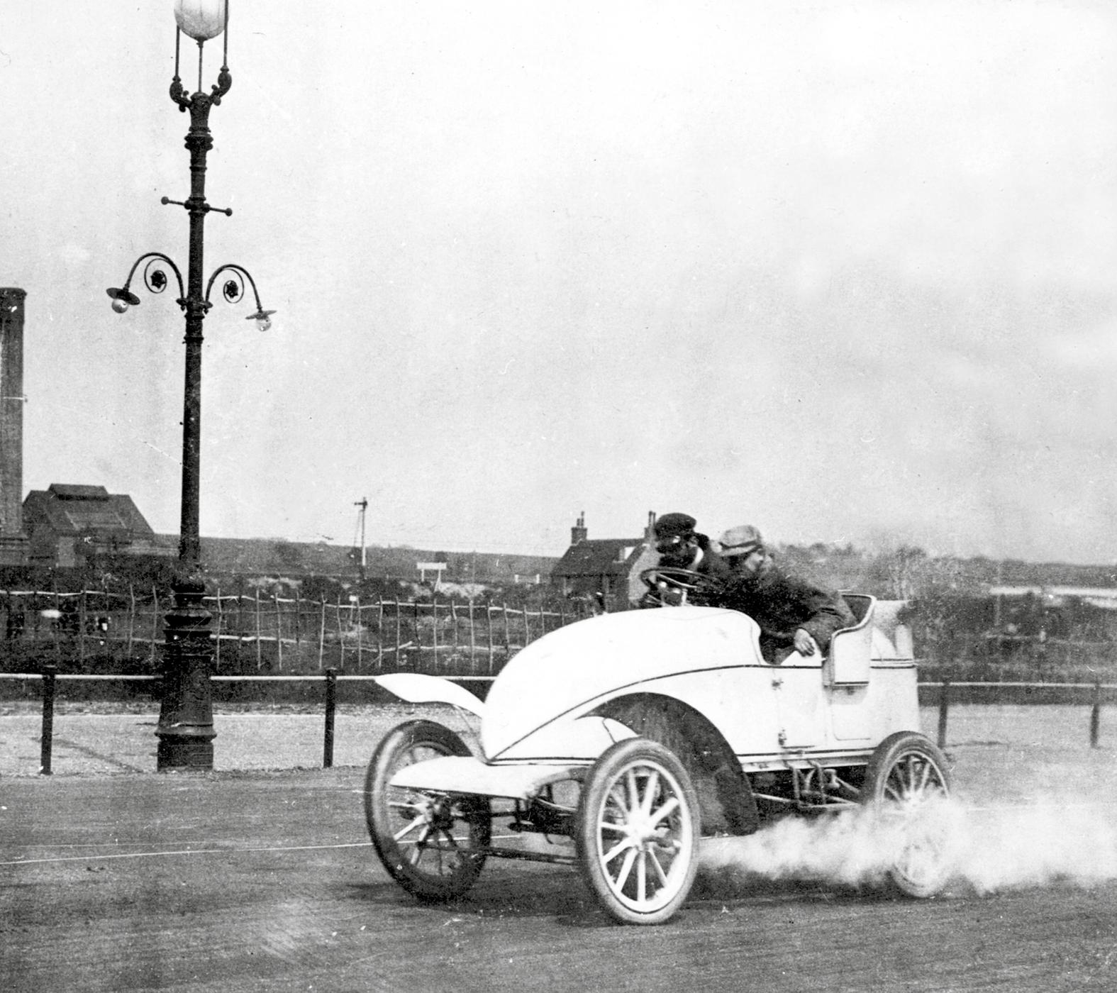 Lon Serpollet at Bexhill in 1902 with his steam-powered Oeuf de Pques or Easter - photo 3