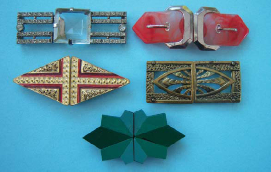 Clasps Left to right Top Diamant Moulded glass with lustre paint Middle - photo 15